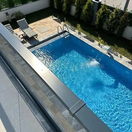 Rueyam 1 Villa *